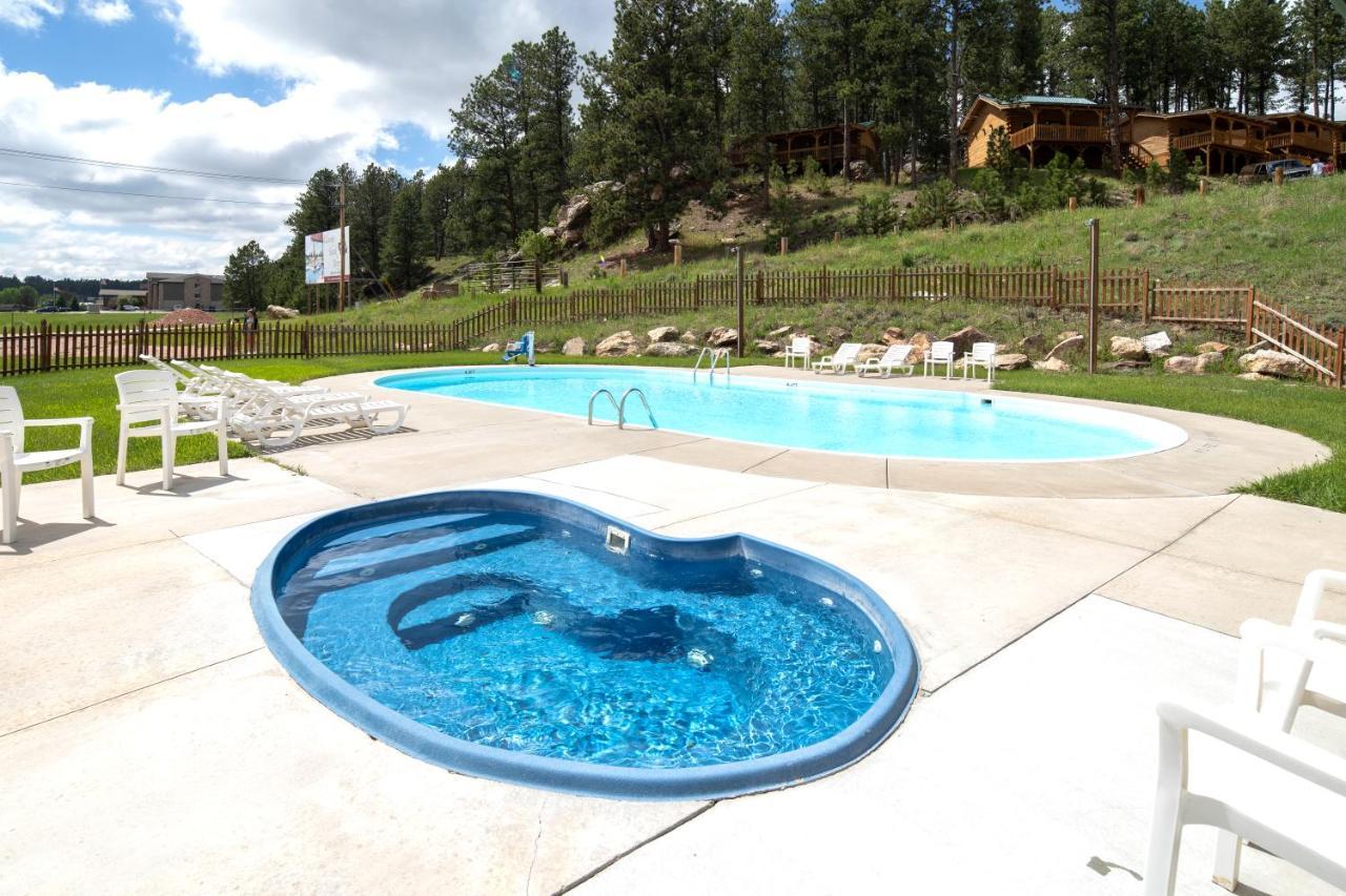Rock Crest Lodge & Cabins كاستر المظهر الخارجي الصورة