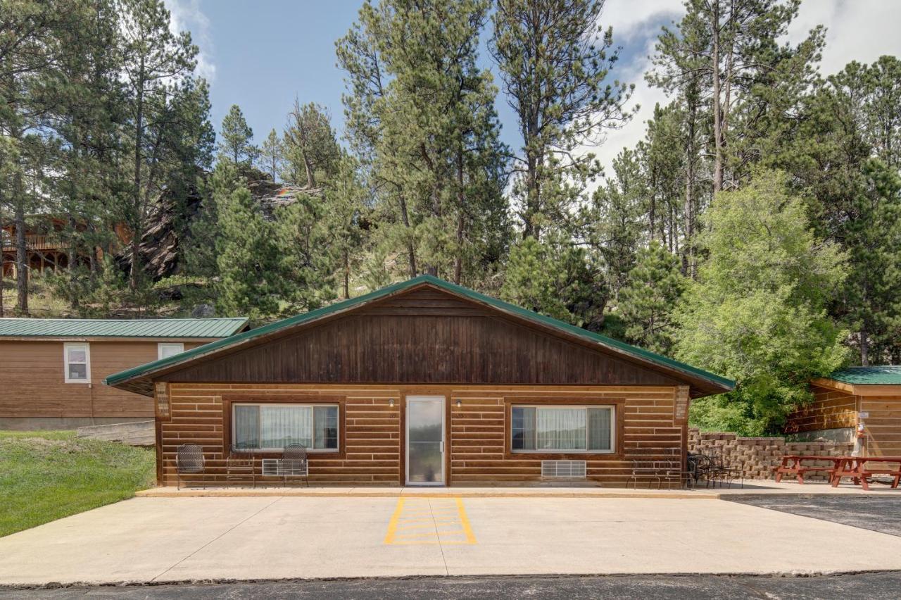 Rock Crest Lodge & Cabins كاستر المظهر الخارجي الصورة