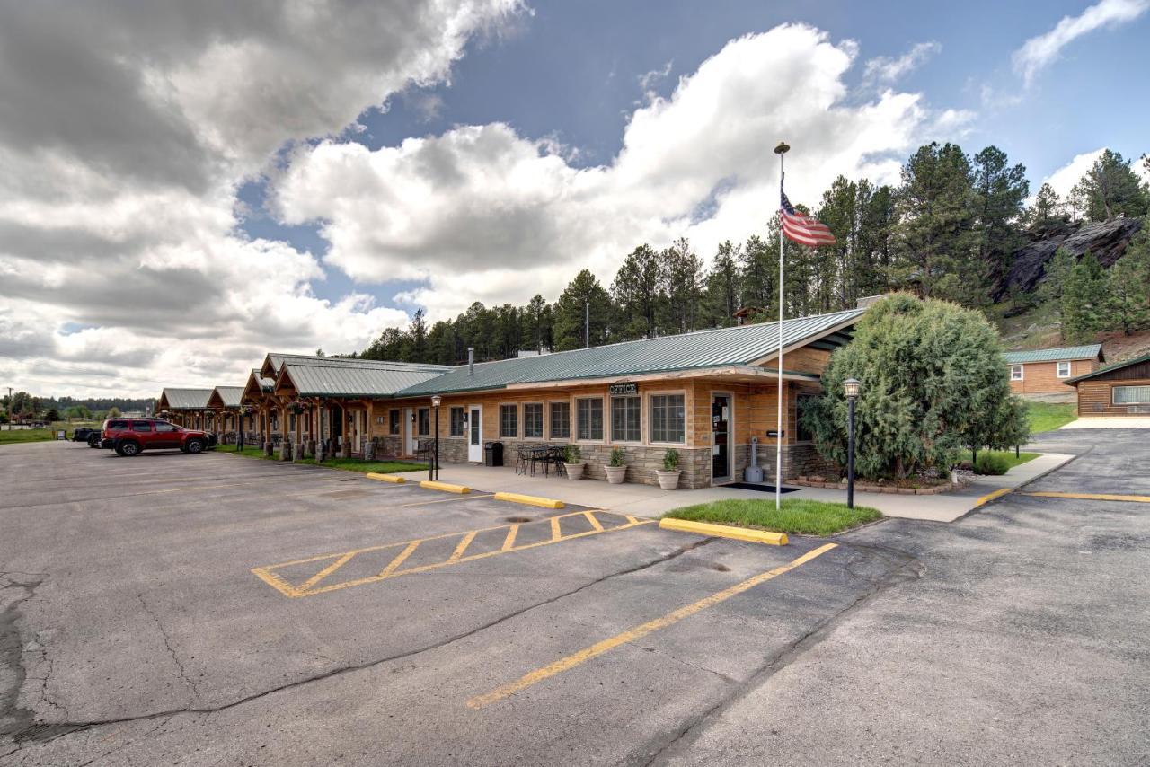 Rock Crest Lodge & Cabins كاستر المظهر الخارجي الصورة