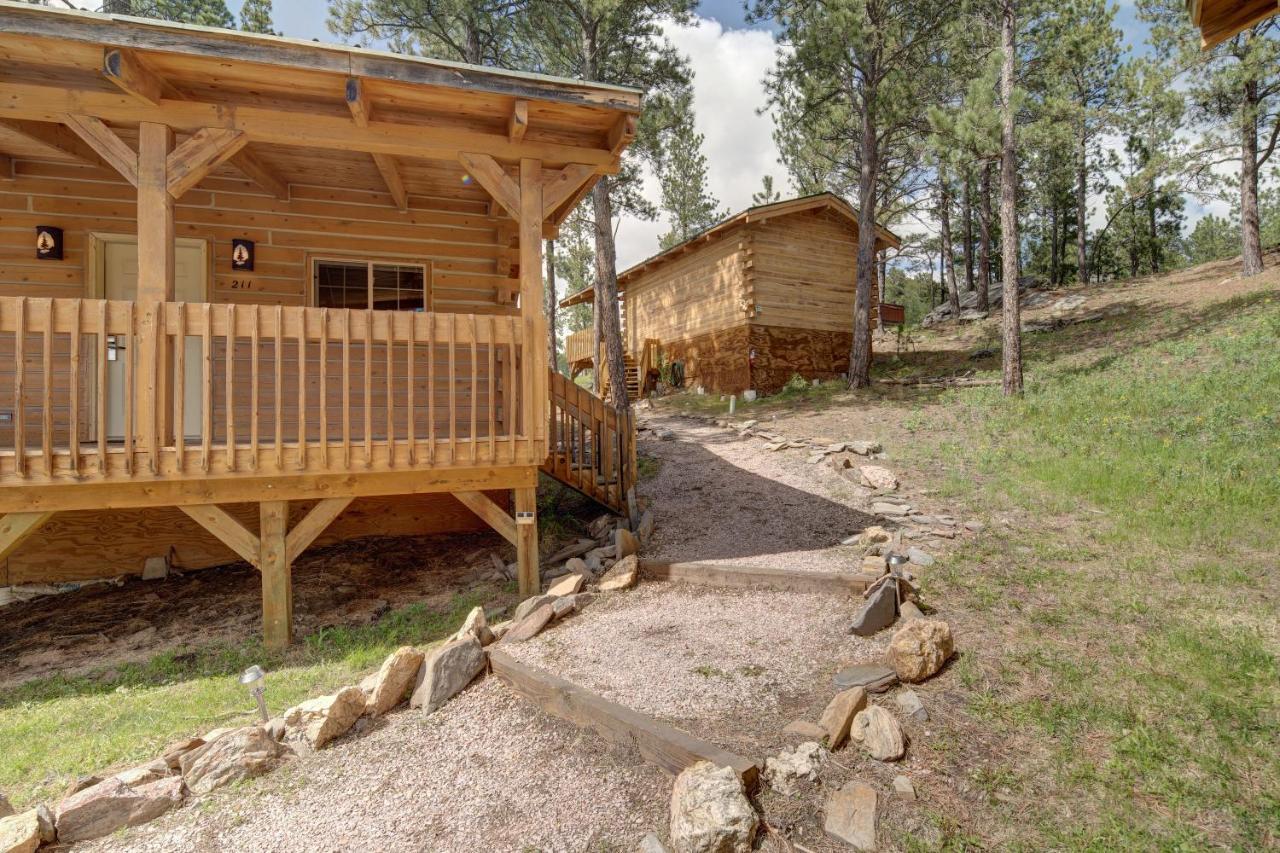 Rock Crest Lodge & Cabins كاستر المظهر الخارجي الصورة