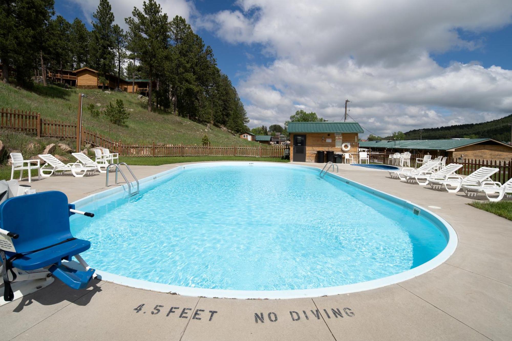 Rock Crest Lodge & Cabins كاستر المظهر الخارجي الصورة