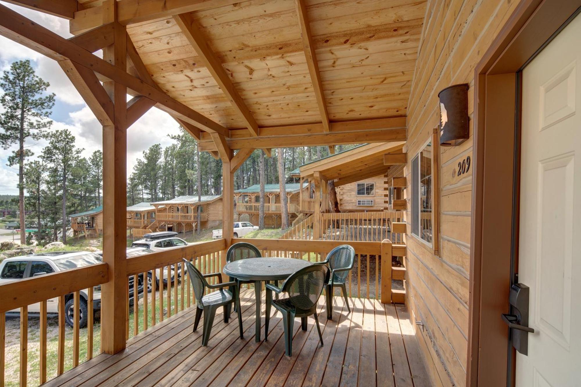 Rock Crest Lodge & Cabins كاستر المظهر الخارجي الصورة