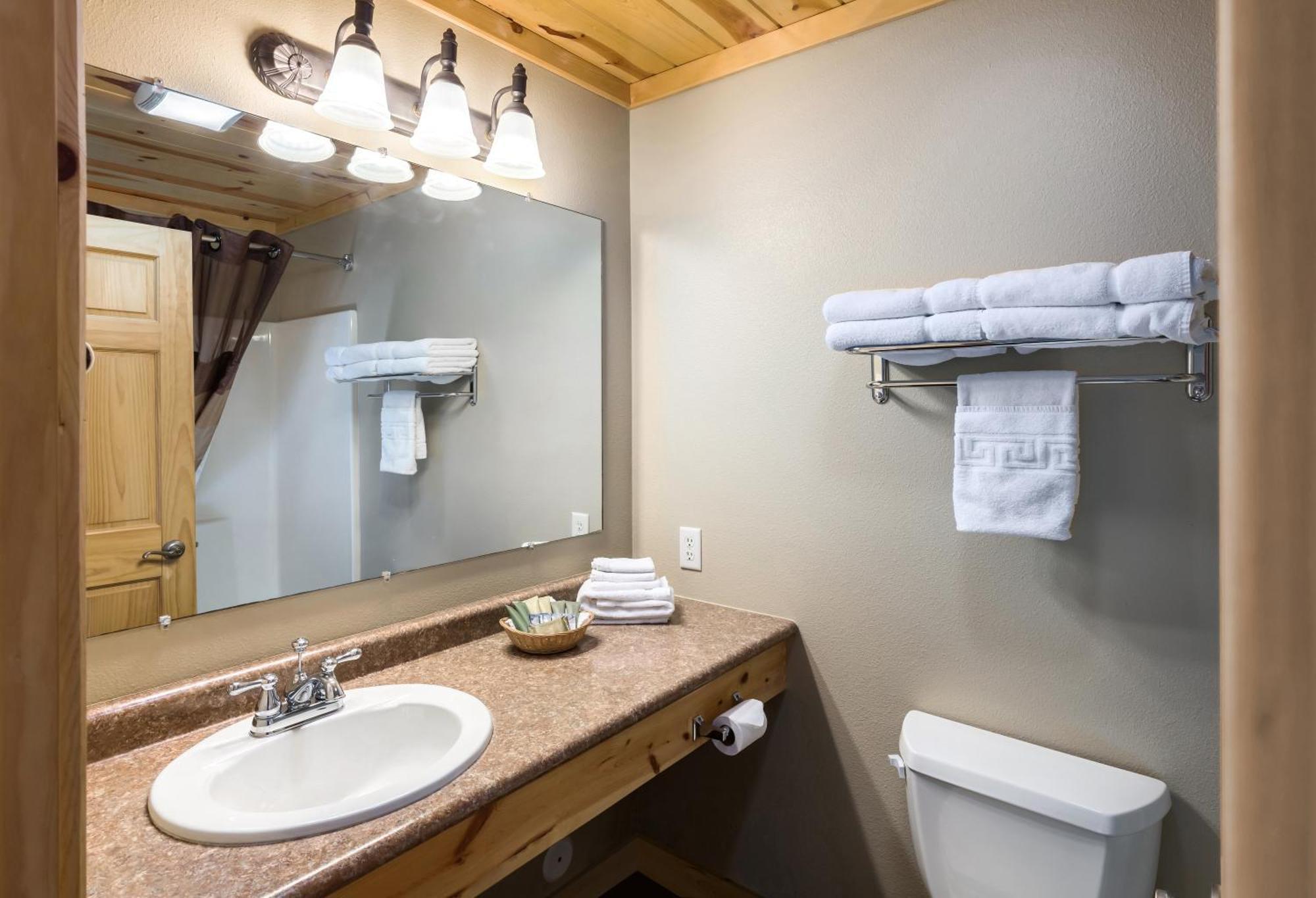 Rock Crest Lodge & Cabins كاستر المظهر الخارجي الصورة