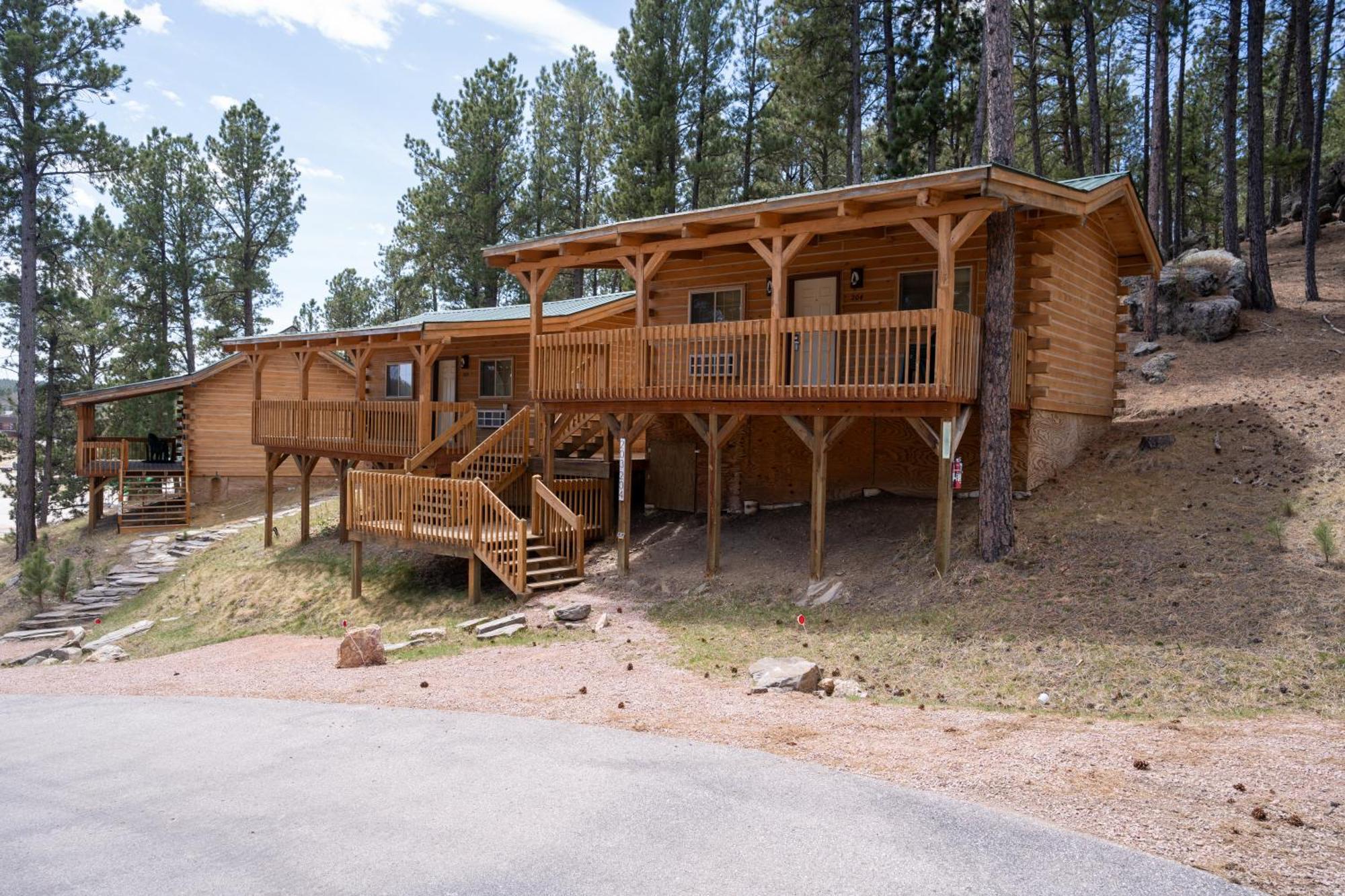 Rock Crest Lodge & Cabins كاستر المظهر الخارجي الصورة