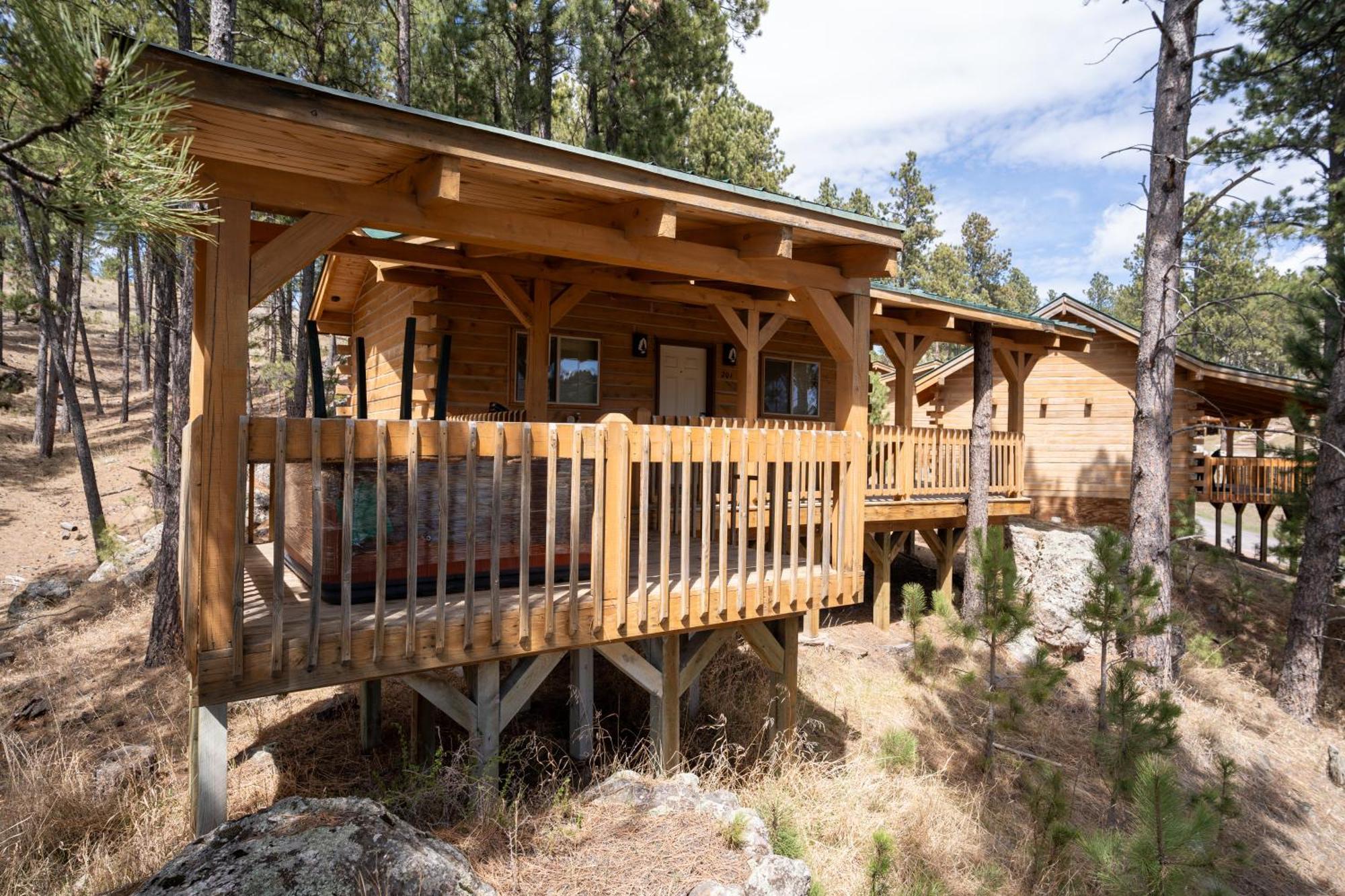Rock Crest Lodge & Cabins كاستر المظهر الخارجي الصورة