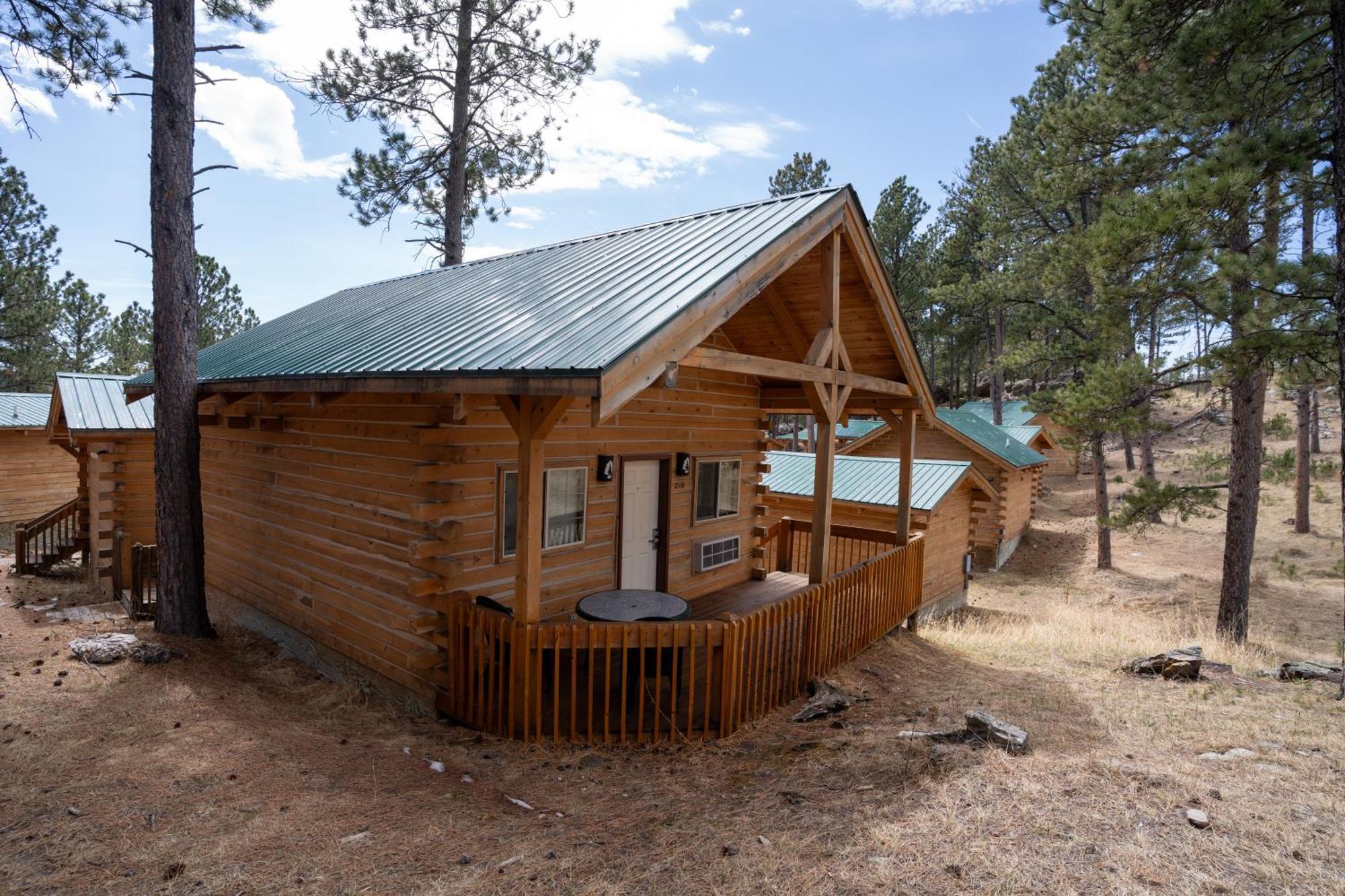 Rock Crest Lodge & Cabins كاستر المظهر الخارجي الصورة