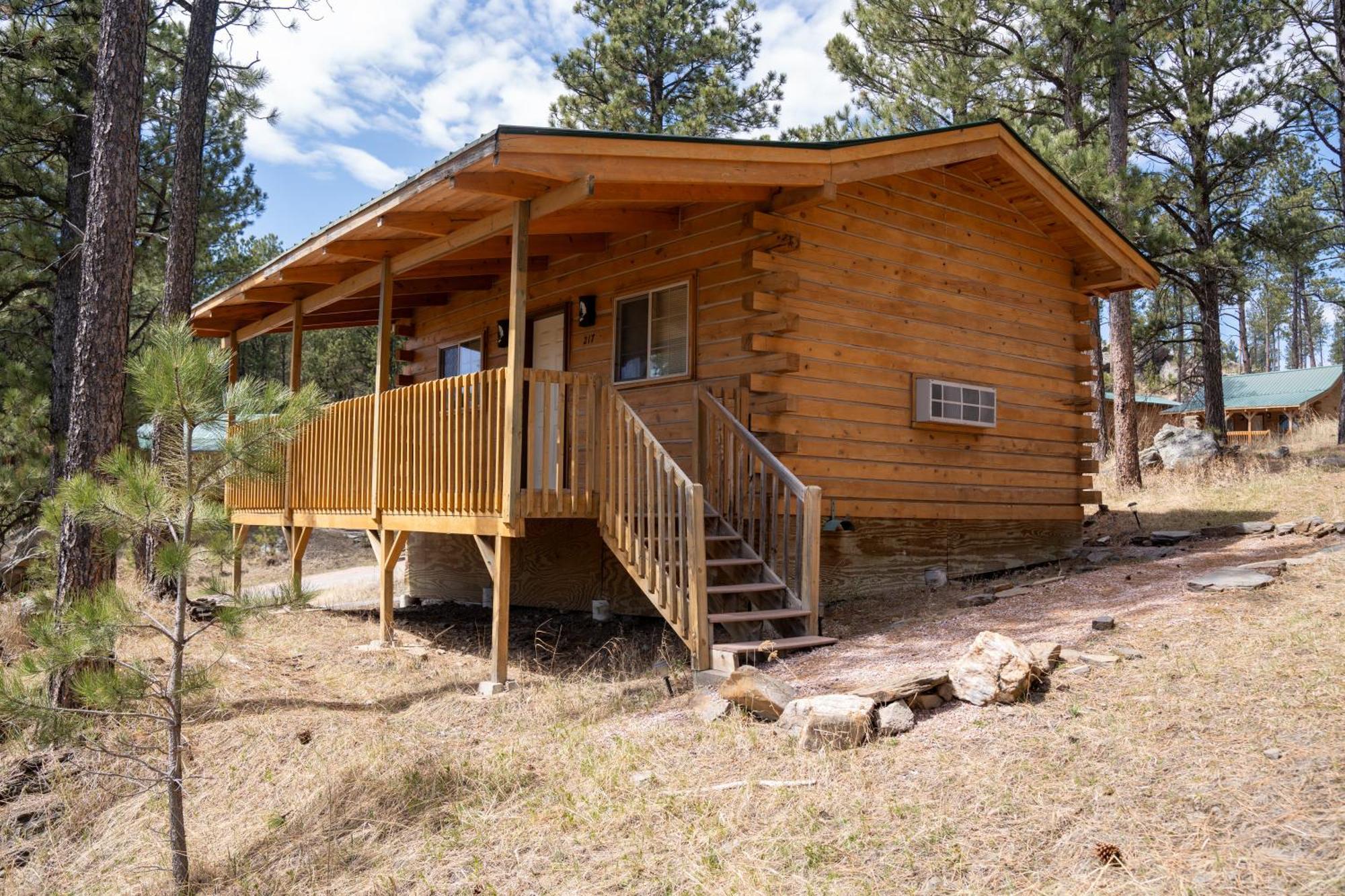 Rock Crest Lodge & Cabins كاستر المظهر الخارجي الصورة