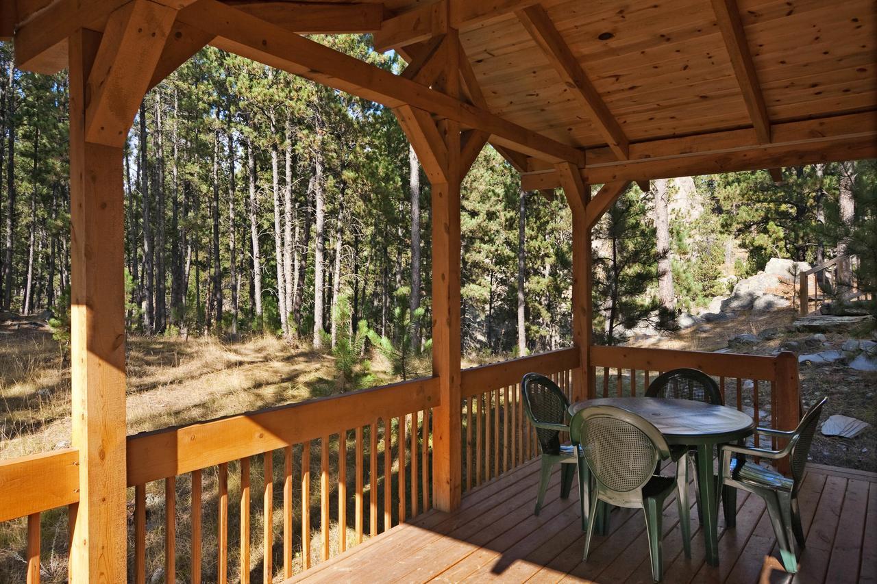 Rock Crest Lodge & Cabins كاستر المظهر الخارجي الصورة