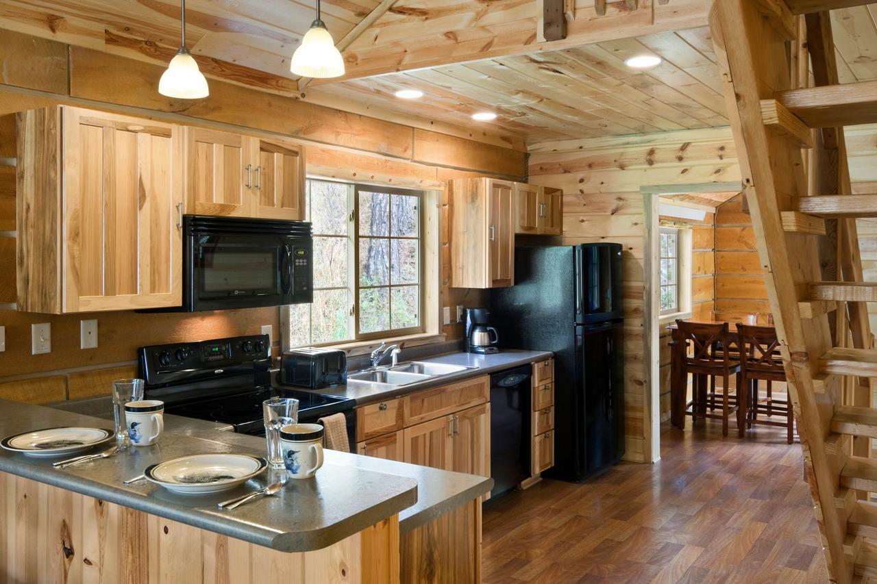 Rock Crest Lodge & Cabins كاستر المظهر الخارجي الصورة