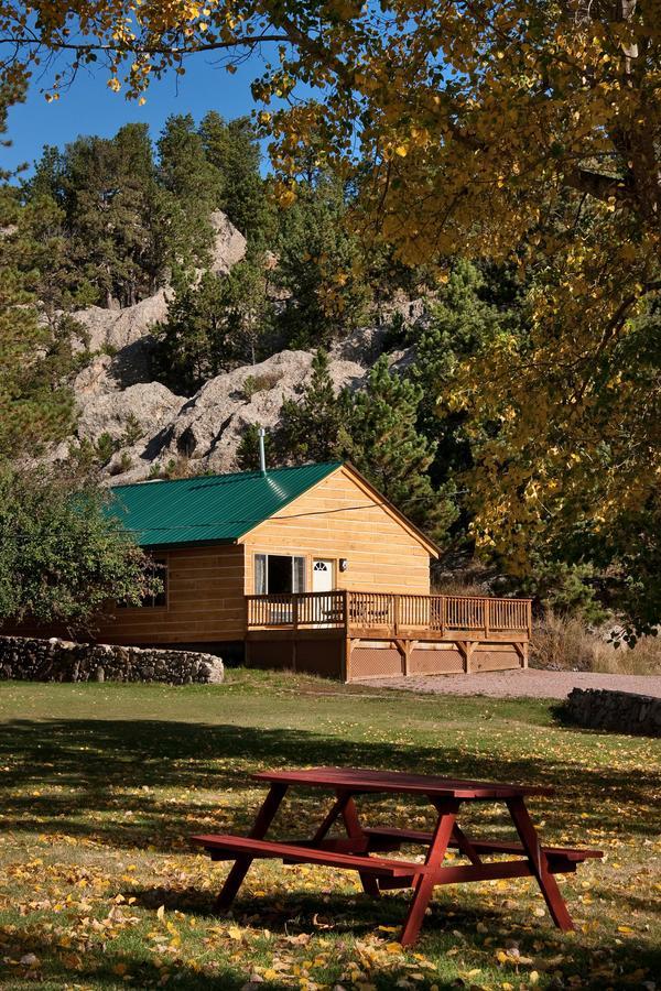 Rock Crest Lodge & Cabins كاستر المظهر الخارجي الصورة