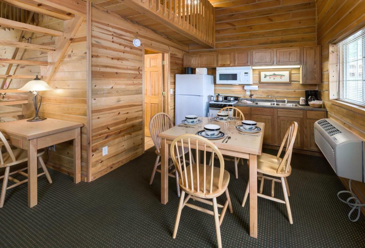 Rock Crest Lodge & Cabins كاستر المظهر الخارجي الصورة